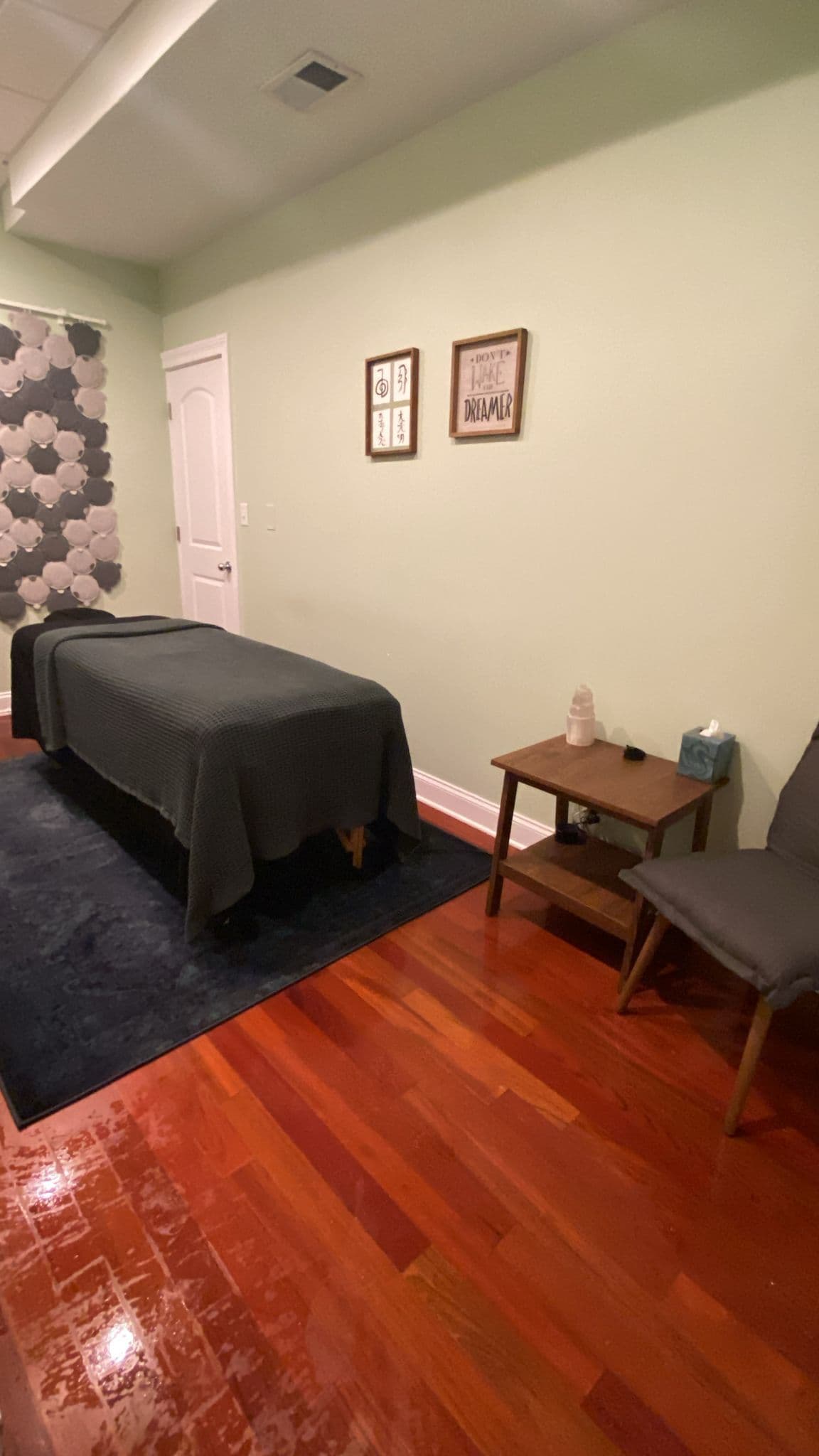 Gallery photos for Clinic Cleaning Boosts Relaxation in Chicago: Image #1