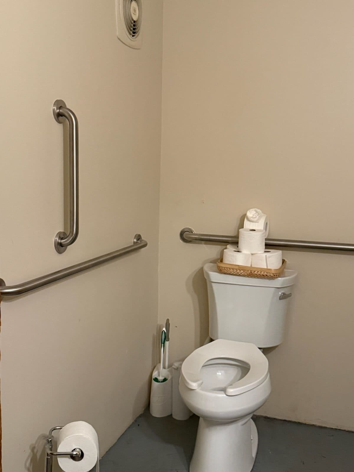 Gallery photos for Chic Restroom Refresh for Pop-Up Event: Image #2